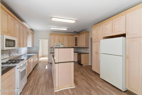 402 Twin Oaks Drive Lakewood NJ 08701