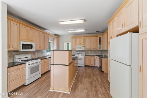 402 Twin Oaks Drive Lakewood NJ 08701
