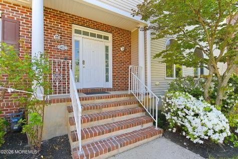 402 Twin Oaks Drive Lakewood NJ 08701