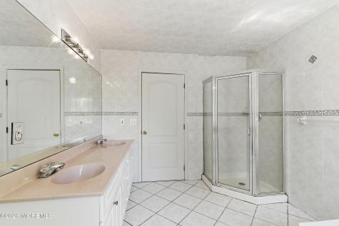 402 Twin Oaks Drive Lakewood NJ 08701