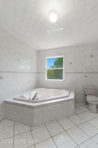 402 Twin Oaks Drive Lakewood NJ 08701