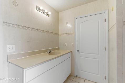 402 Twin Oaks Drive Lakewood NJ 08701