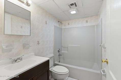 402 Twin Oaks Drive Lakewood NJ 08701