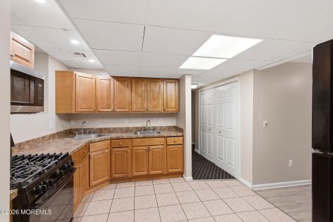 402 Twin Oaks Drive Lakewood NJ 08701