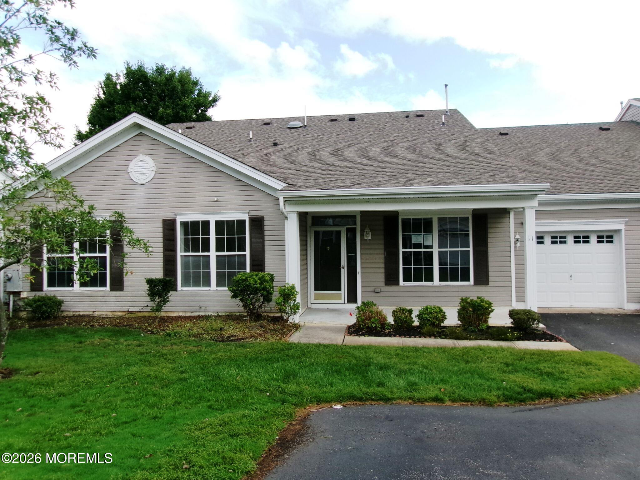 11 Sunnyfield Lane Lakewood NJ 08701