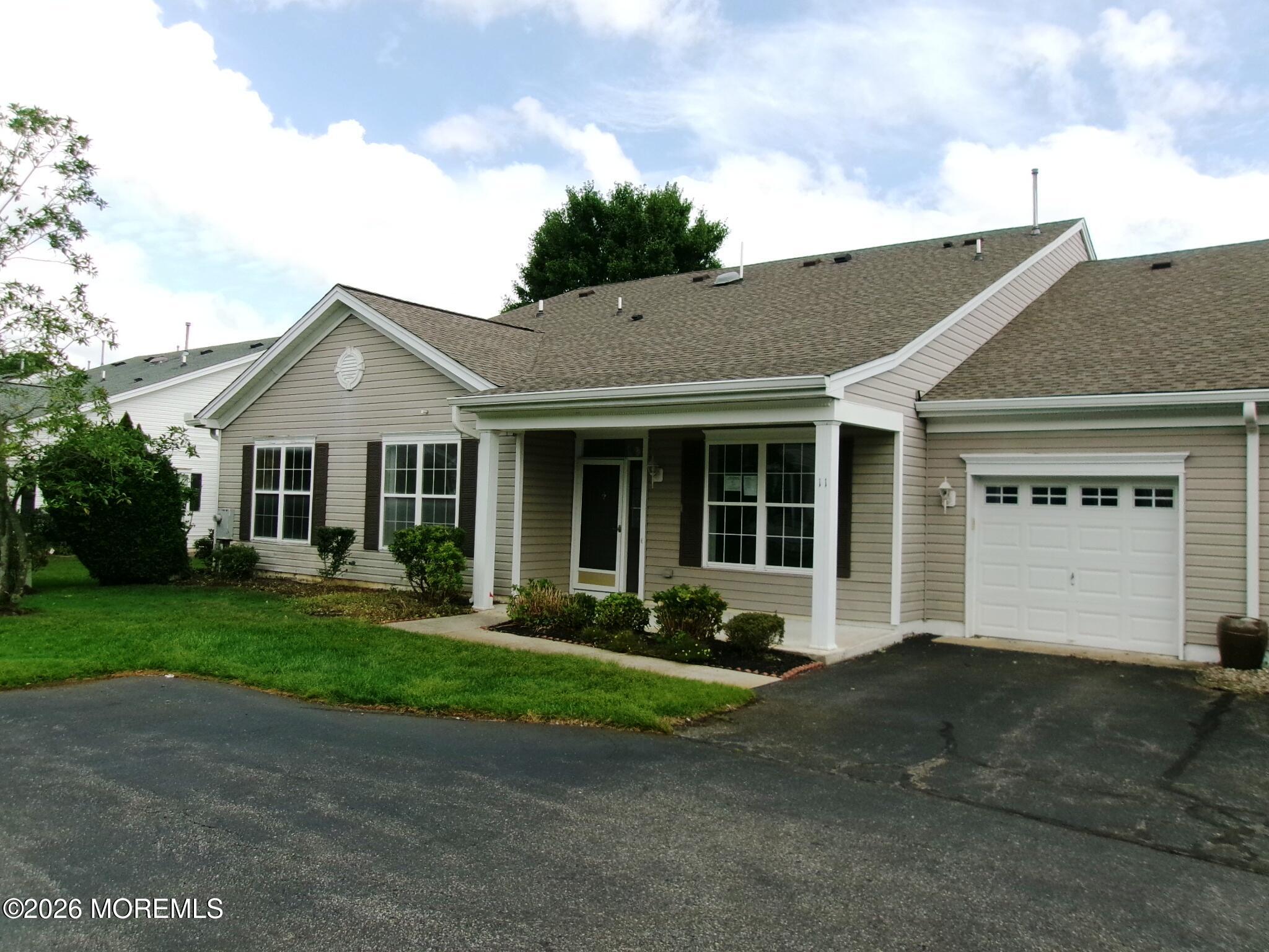 11 Sunnyfield Lane Lakewood NJ 08701