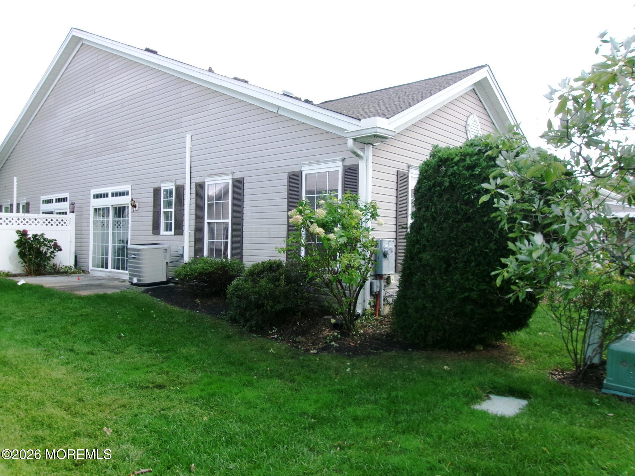 11 Sunnyfield Lane Lakewood NJ 08701