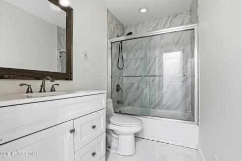 816 Berkeley Avenue Beachwood NJ 08722