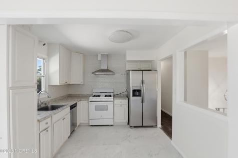 816 Berkeley Avenue Beachwood NJ 08722