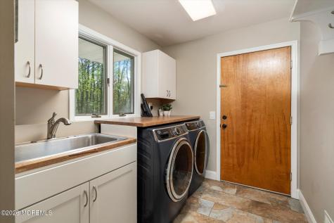 83 Oak Glen Road Howell NJ 07731