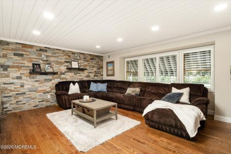 83 Oak Glen Road Howell NJ 07731