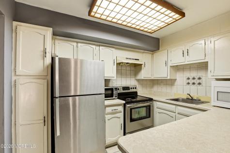 16 Woodlake Drive Lakewood NJ 08701