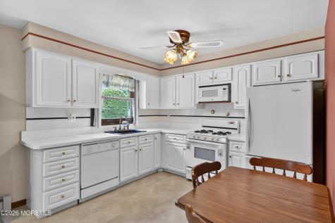 17 Point O Woods Road Middletown NJ 07748