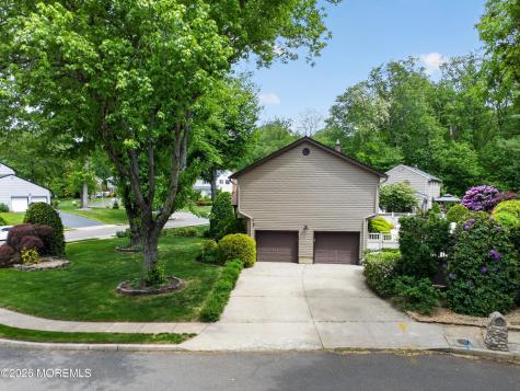 17 Point O Woods Road Middletown NJ 07748