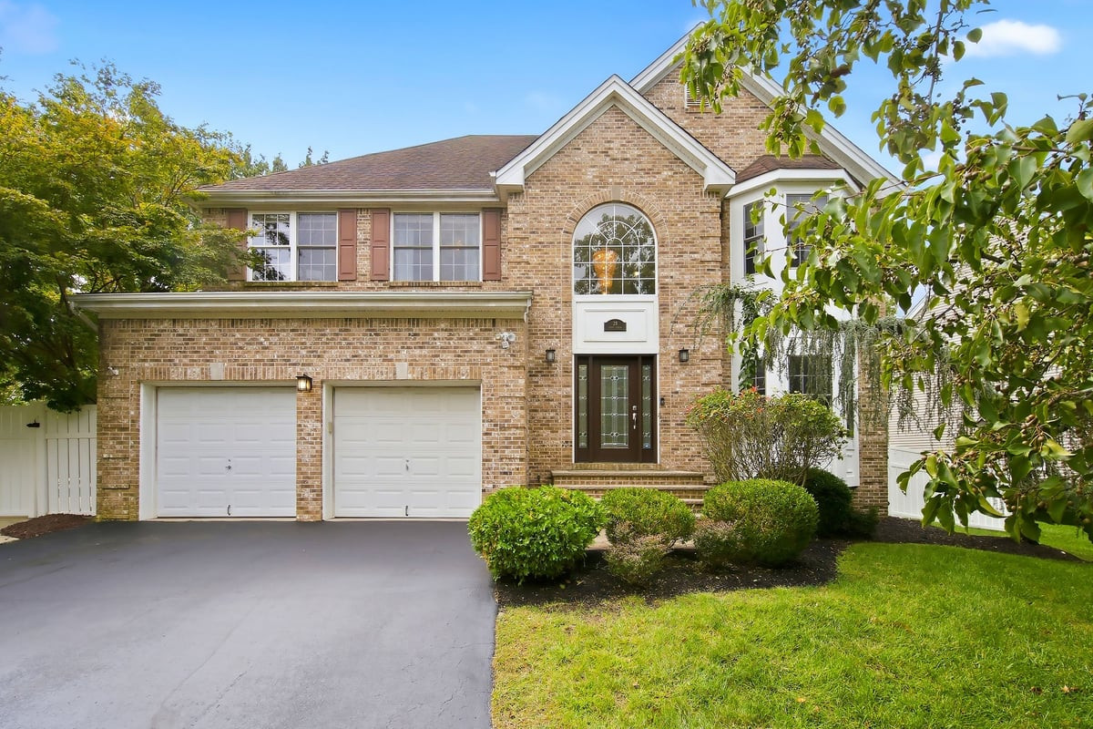 28 Violet Circle Howell NJ 07731