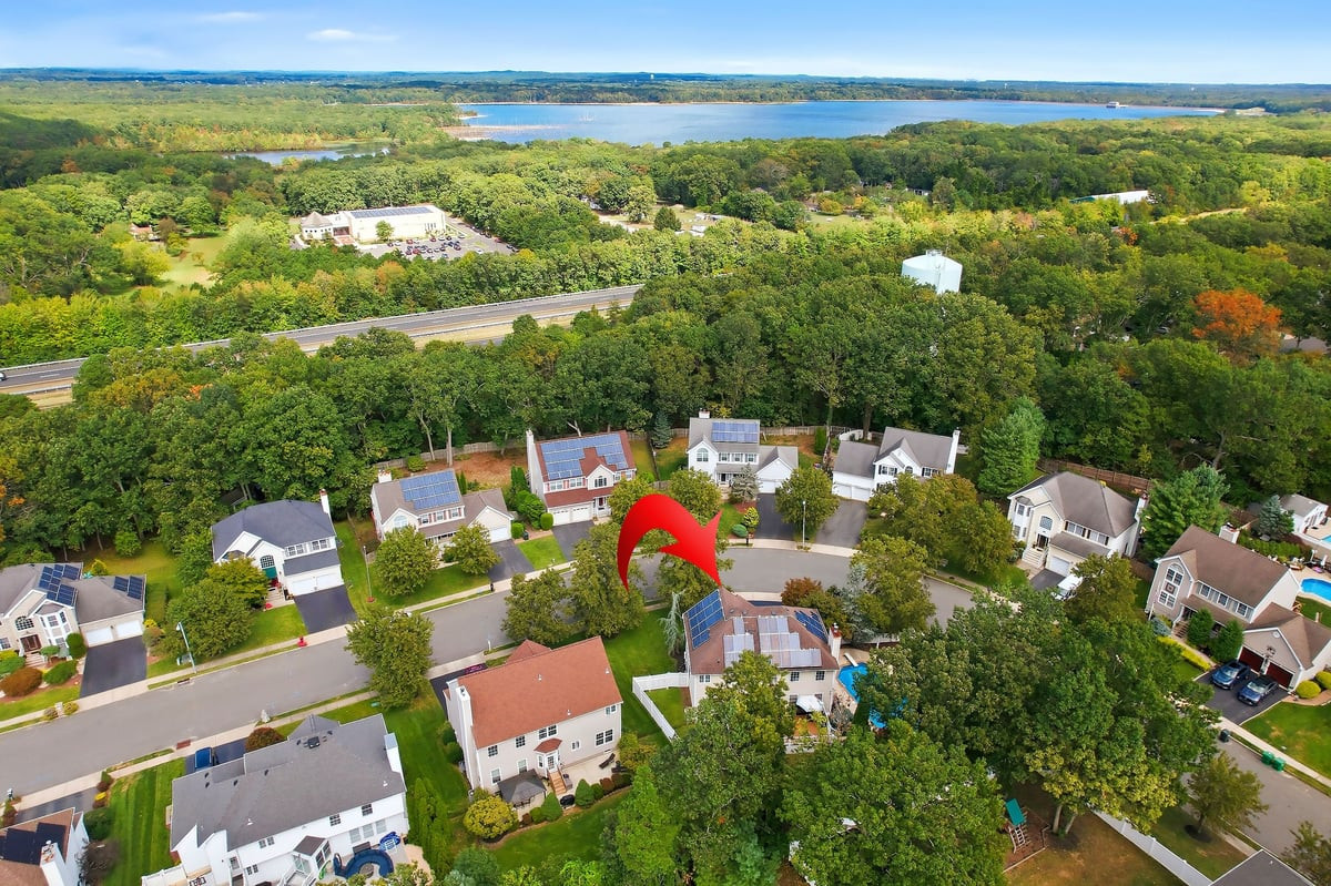 28 Violet Circle Howell NJ 07731