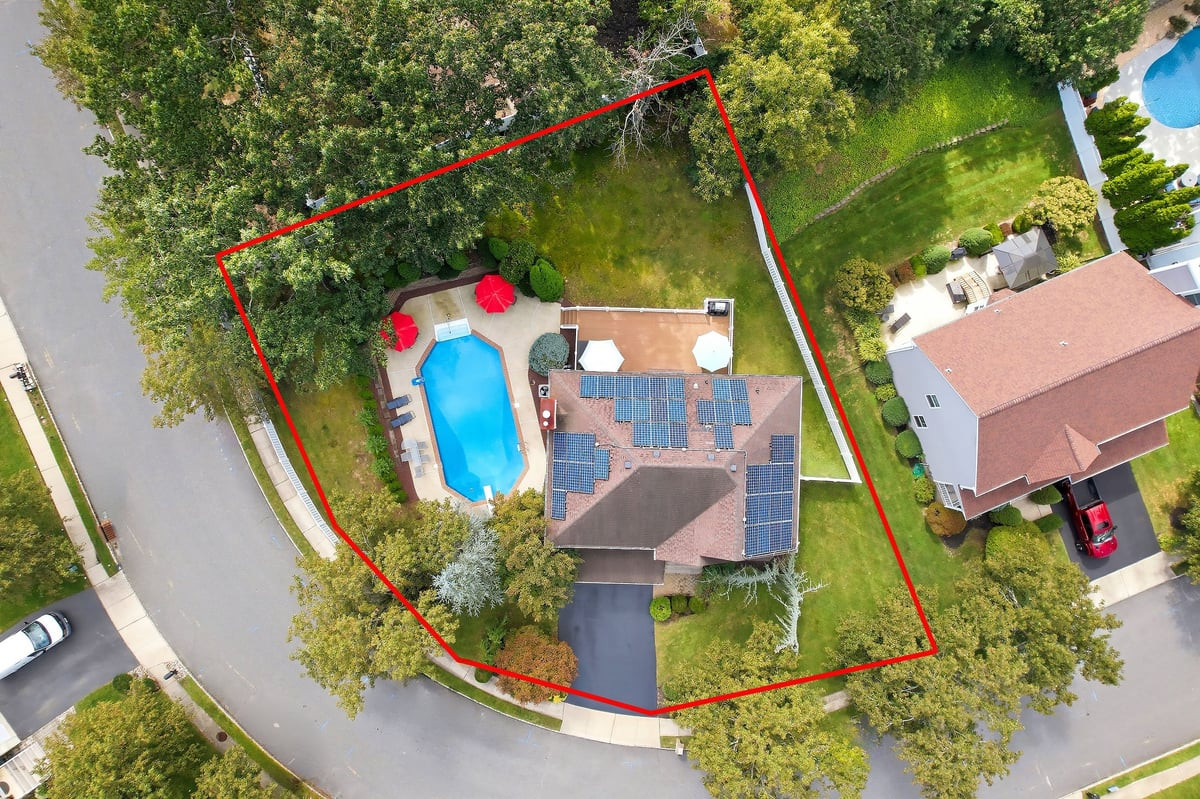 28 Violet Circle Howell NJ 07731