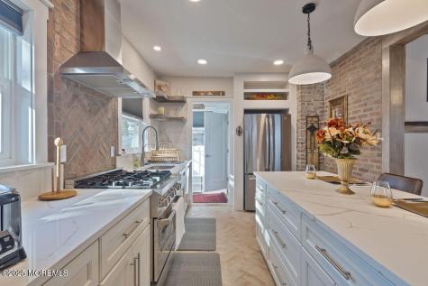 25 Shrewsbury Avenue Highlands NJ 07732