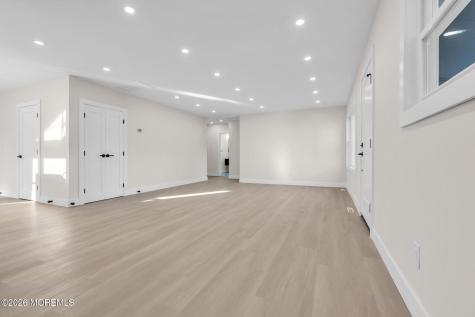 9 14th Street Folsom NJ 08037