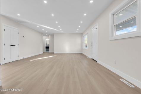 9 14th Street Folsom NJ 08037