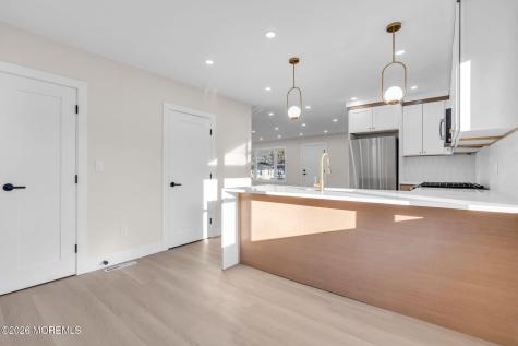 9 14th Street Folsom NJ 08037