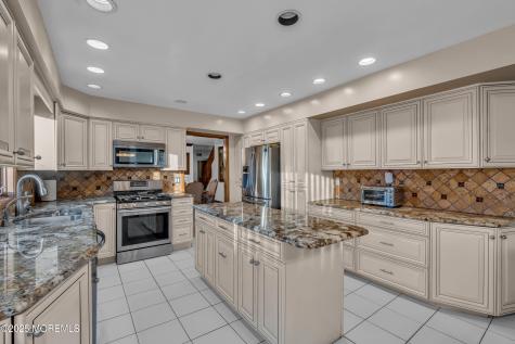 8 Ross Court Oakhurst NJ 07755