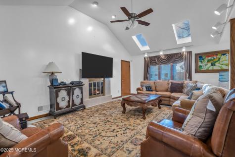 8 Ross Court Oakhurst NJ 07755