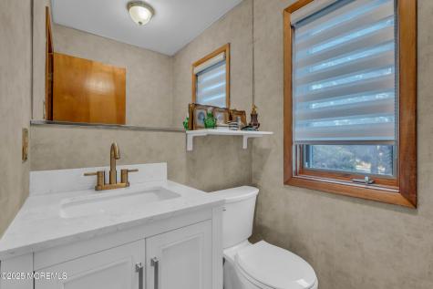8 Ross Court Oakhurst NJ 07755