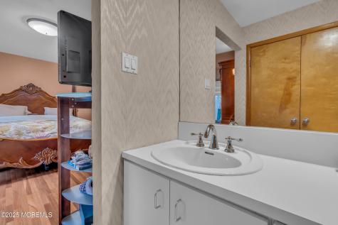 8 Ross Court Oakhurst NJ 07755