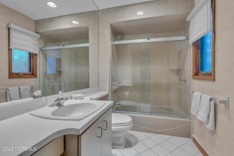 8 Ross Court Oakhurst NJ 07755