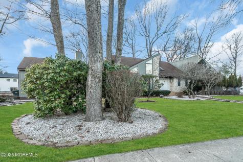 8 Ross Court Oakhurst NJ 07755