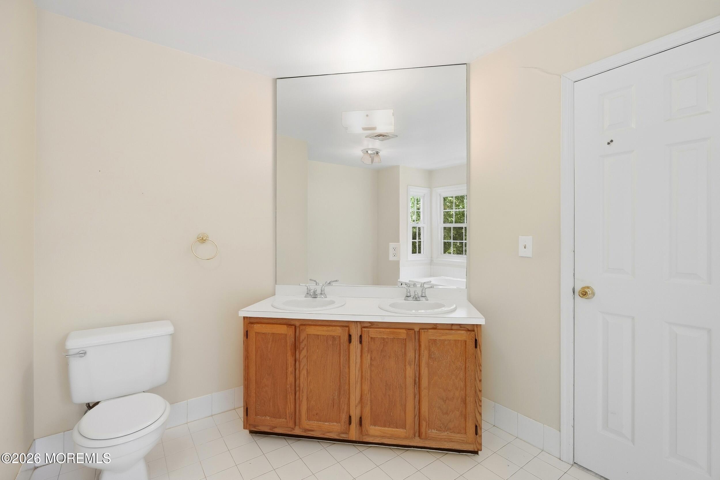 2 Oxford Lane Eatontown NJ 07724