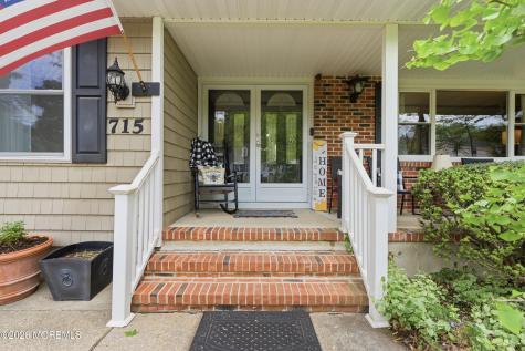 715 Carol Avenue Oakhurst NJ 07755