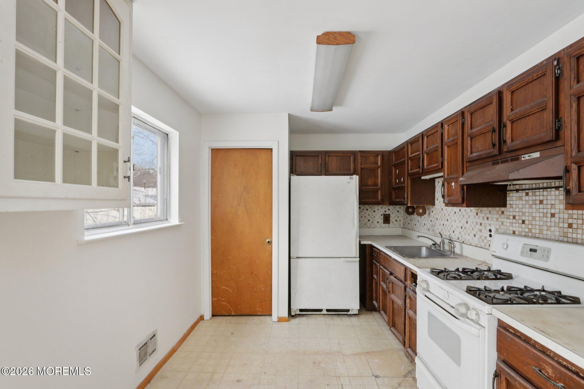 1124 Spray Avenue Beachwood NJ 08722