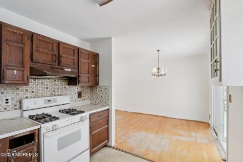 1124 Spray Avenue Beachwood NJ 08722