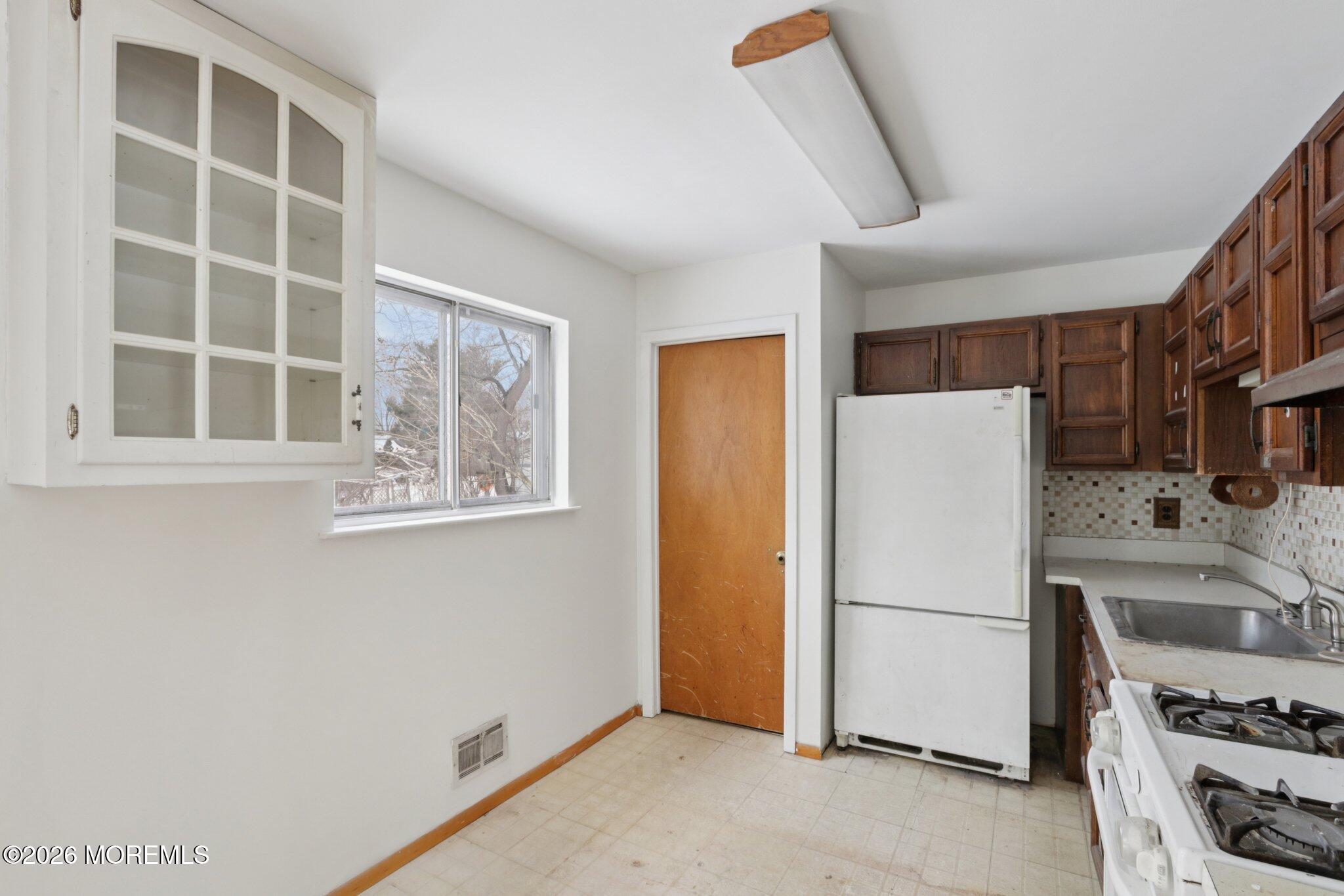 1124 Spray Avenue Beachwood NJ 08722