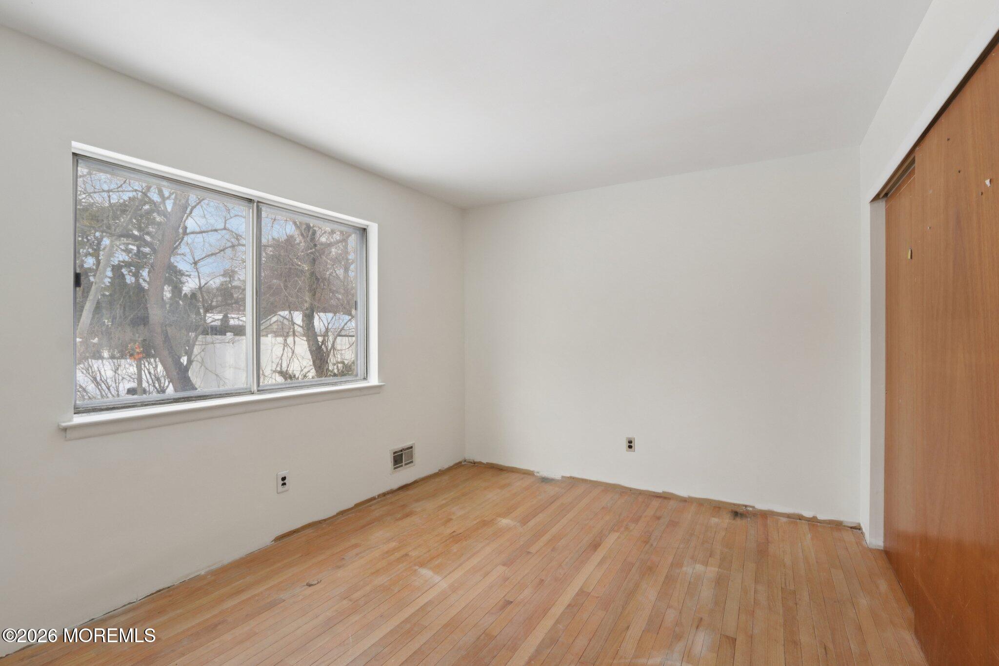 1124 Spray Avenue Beachwood NJ 08722