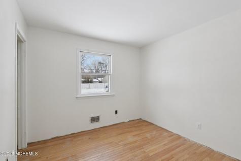 1124 Spray Avenue Beachwood NJ 08722