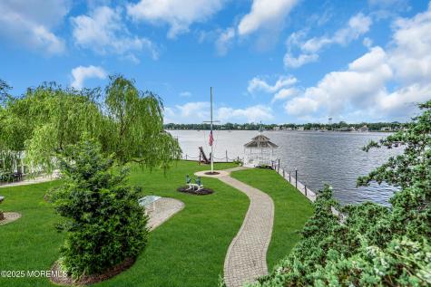35 Magnolia Lane Toms River NJ 08753