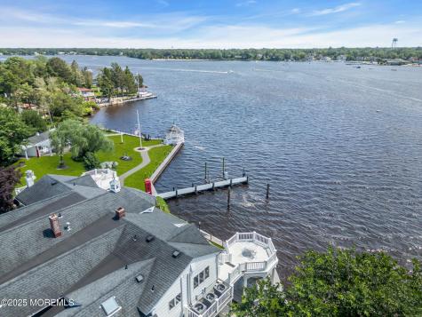 35 Magnolia Lane Toms River NJ 08753