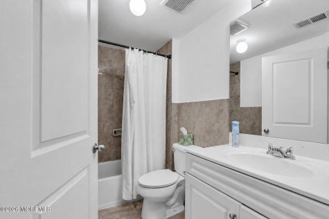 7 Dune Court Lakewood NJ 08701