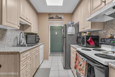 166 Cross Slope Court Manalapan NJ 07726