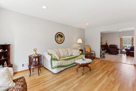2 Donna Court Manalapan NJ 07726