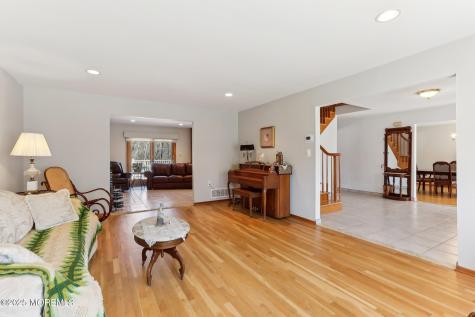 2 Donna Court Manalapan NJ 07726