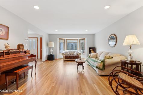 2 Donna Court Manalapan NJ 07726