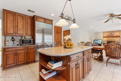 2 Donna Court Manalapan NJ 07726