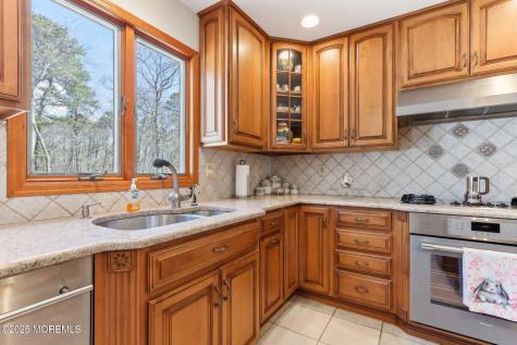 2 Donna Court Manalapan NJ 07726