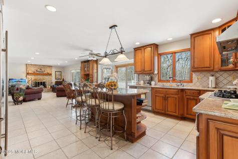 2 Donna Court Manalapan NJ 07726