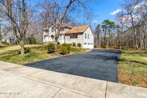 2 Donna Court Manalapan NJ 07726
