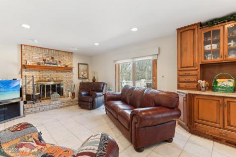 2 Donna Court Manalapan NJ 07726